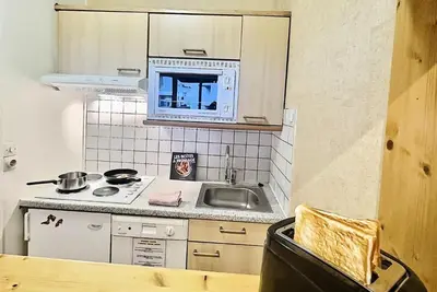 Cuisine ou kitchenette dans l'établissement Résidence Le Pramecou - Joli studio 4 personnes à Tignes proche des pistes et des commerces dans le quartier du Val Claret. Appartement situé au 5ème ét MAE-2133