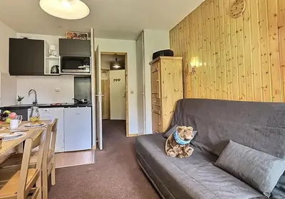 Cuisine ou kitchenette dans l'établissement Résidence Divaria - Studio 4 personnes à Tignes au pied des pistes et proche des commerces dans le quartier du Lac. MAE-2136