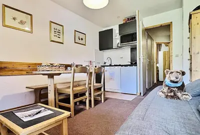 Cuisine ou kitchenette dans l'établissement Résidence Divaria - Studio 4 personnes à Tignes au pied des pistes et proche des commerces dans le quartier du Lac. MAE-2136