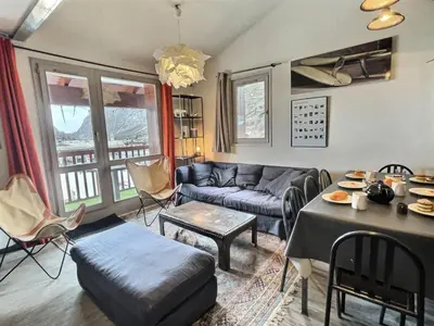 Coin salon dans l'établissement Résidence Rond-point Des Pistes Iii - Agréable appartement 3 pièces duplex pour 6 personnes situé à Val d’Isère, skis aux pieds et à 500m du centre du village, navett MAE-6556