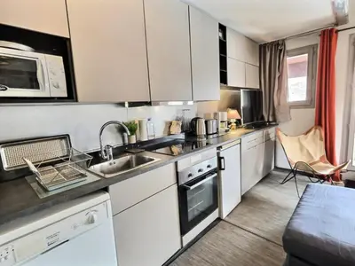 Cuisine ou kitchenette dans l'établissement Résidence Rond-point Des Pistes Iii - Agréable appartement 3 pièces duplex pour 6 personnes situé à Val d’Isère, skis aux pieds et à 500m du centre du village, navett MAE-6556