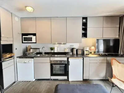 Cuisine ou kitchenette dans l'établissement Résidence Rond-point Des Pistes Iii - Agréable appartement 3 pièces duplex pour 6 personnes situé à Val d’Isère, skis aux pieds et à 500m du centre du village, navett MAE-6556