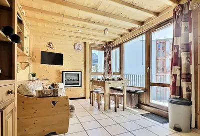 Télévision ou salle de divertissement dans l'établissement Résidence Les Trolles - JOLI APPARTEMENT 4 PERSONNES PRES DES PISTES MAE-3604