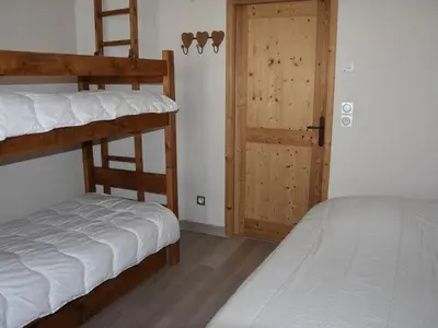 Un ou plusieurs lits dans un hébergement de l'établissement Appartement familial, rez-de-jardin, 6 pers, parking - FR-1-464-201