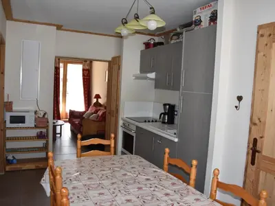 Cuisine ou kitchenette dans l'établissement Appartement familial, rez-de-jardin, 6 pers, parking - FR-1-464-201