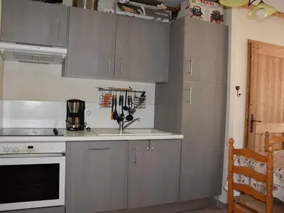 Cuisine ou kitchenette dans l'établissement Appartement familial, rez-de-jardin, 6 pers, parking - FR-1-464-201