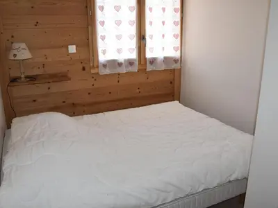 Un ou plusieurs lits dans un hébergement de l'établissement Appartement familial, rez-de-jardin, 6 pers, parking - FR-1-464-201
