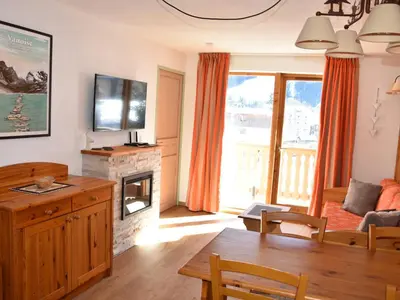 Télévision ou salle de divertissement dans l'établissement Appartement cosy proche centre 4 pers, balcon lumineux - FR-1-464-200
