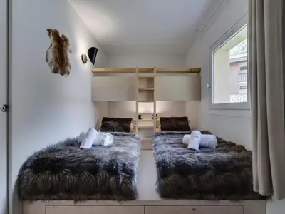 Un ou plusieurs lits dans un hébergement de l'établissement Appartement rénové, à 700m du centre et proche des pistes, avec balcon et WIFI - FR-1-567-92