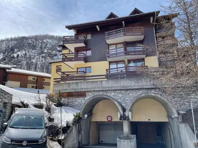 Vue générale sur la montagne ou vue sur la montagne depuis l'appartement