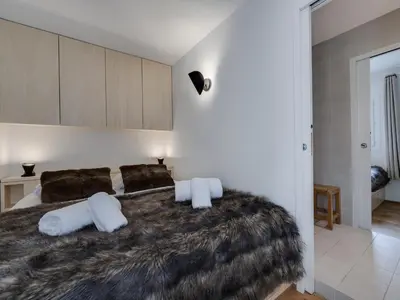 Un ou plusieurs lits dans un hébergement de l'établissement Appartement rénové, à 700m du centre et proche des pistes, avec balcon et WIFI - FR-1-567-92