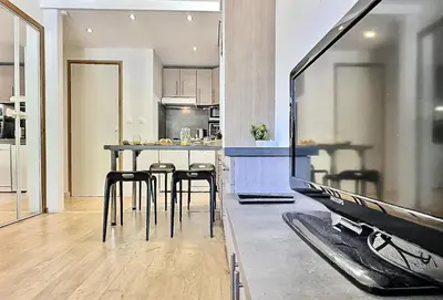 Cuisine ou kitchenette dans l'établissement Résidence Les Jardins De Val - Agréable studio cabine complètement rénové pour 4 personnes situé à Val d'isère à 350m du centre du village et 450m des pistes MAE-0164