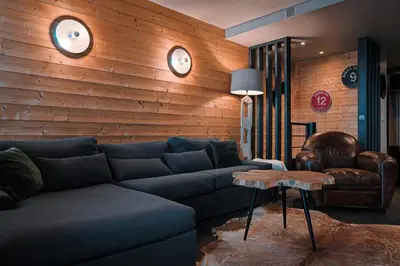 Coin salon dans l'établissement Résidence Nova - Très beau duplex, entièrement rénové pour 8 personnes, proche des pistes et des commerces, au centre de la station d'Arc 1800 da MAE-1663