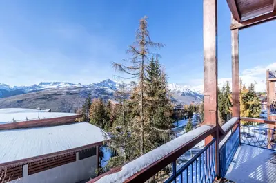 Vue générale sur la montagne ou vue sur la montagne depuis l'appartement