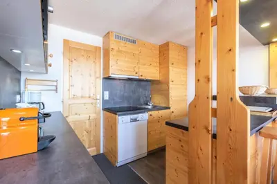 Cuisine ou kitchenette dans l'établissement Résidence Aiguille Grive Bat Iii - Très beau duplex de 4 pièces pour 8 personnes, skis aux pieds, dans le village de Charmettoger à Arc 1800 MAE-1665