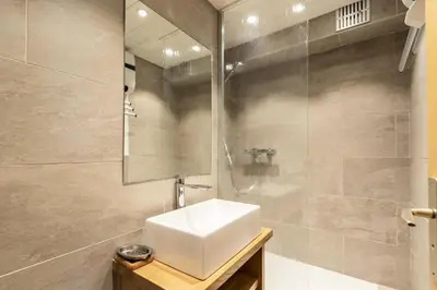 Salle de bains dans l'établissement Résidence Aiguille Grive Bat Iii - Très beau duplex de 4 pièces pour 8 personnes, skis aux pieds, dans le village de Charmettoger à Arc 1800 MAE-1665