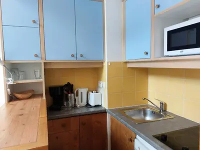 Cuisine ou kitchenette dans l'établissement Résidence Alliet - Duplex rénové pour 5 personnes proche des pistes et des commerces dans le village de Charmettoger MAE-1731