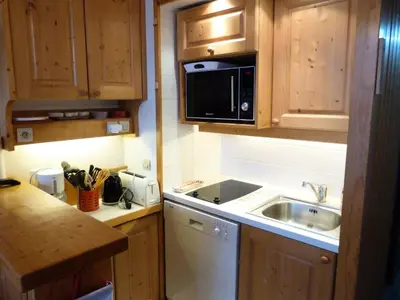Cuisine ou kitchenette dans l'établissement Résidence Archeboc - Appartement 5 personnes à Arc 1800 proche des pistes dans le village de Charmettoger MAE-1746