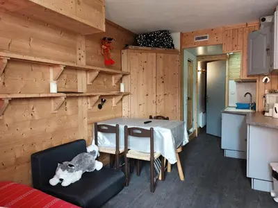 Cuisine ou kitchenette dans l'établissement Résidence Armoise - Studio 3 personnes à Arc 1800 en centre station, proche des pistes et des commerces, dans le village des Villards MAE-1847