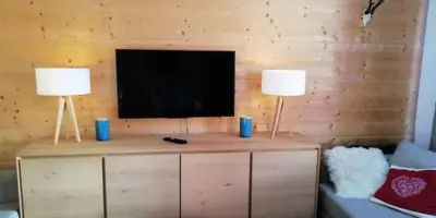 Télévision ou salle de divertissement dans l'établissement Résidence Aiguille Des Glaciers - Appartement 4 pièces entièrement rénové pour 8 personnes au coeur de la station d'Arc 1800 dans le village des Villards MAE-1871