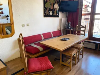 Télévision ou salle de divertissement dans l'établissement Résidence Archeboc - Appartement de charme en duplex, équipé pour 6 personnes, proche des pistes dans le village de Charmettoger à Arc 1800 MAE-1887