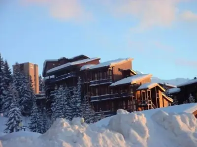 L'établissement Résidence Archeboc - Appartement de charme en duplex, équipé pour 6 personnes, proche des pistes dans le village de Charmettoger à Arc 1800 MAE-1887 en hiver