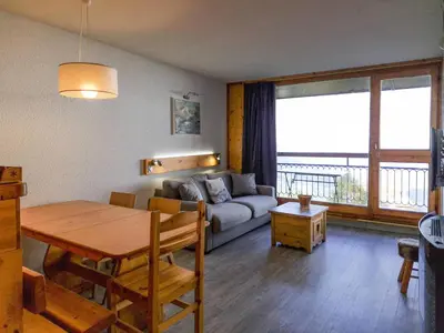 Coin salon dans l'établissement Résidence Nova - Appartement 2 pièces 6 personnes, lumineux avec une vue plongeante sur la vallée, un casier à ski, proche des pistes et des comm MAE-1889