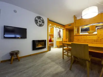 Télévision ou salle de divertissement dans l'établissement Résidence Nova - Appartement 2 pièces 6 personnes, lumineux avec une vue plongeante sur la vallée, un casier à ski, proche des pistes et des comm MAE-1889