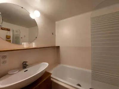 Salle de bains dans l'établissement Résidence Nova - Appartement 2 pièces 6 personnes proche des pistes, des commerces, de la garderie et de l'ESF au centre de la station d’Arc 1800 MAE-1894