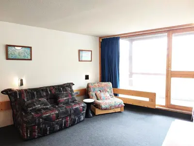 Coin salon dans l'établissement Résidence Tournavelles - Appartement 2 pièces 5 personnes avec vue sur les pistes, skis aux pieds et des commerces, proche de l'ESF et de la garderie dan MAE-1914