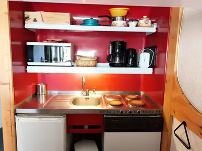 Cuisine ou kitchenette dans l'établissement Résidence Tournavelles - Appartement 2 pièces 5 personnes avec vue sur les pistes, skis aux pieds et des commerces, proche de l'ESF et de la garderie dan MAE-1914