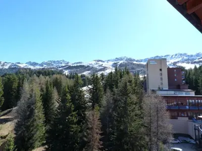 Vue générale sur la montagne ou vue sur la montagne depuis l'appartement