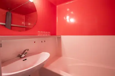 Salle de bains dans l'établissement Résidence Bequi-rouge - Appartement 2 pièces 5 personnes, proche des pistes, au cœur de la station d’Arc 1800 dans le village des Villards MAE-1920