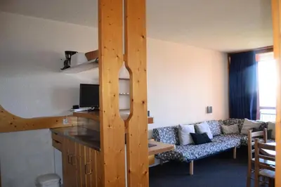 Télévision ou salle de divertissement dans l'établissement Résidence Bequi-rouge - Appartement 2 pièces 5 personnes, proche des pistes, au cœur de la station d’Arc 1800 dans le village des Villards MAE-1920