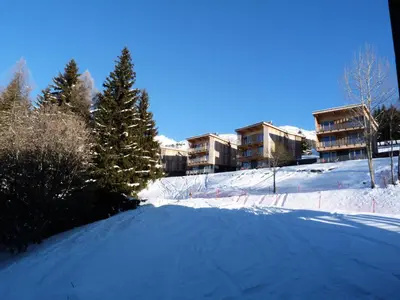 L'établissement Résidence Aiguille Grive Bat I - Duplex pour 5 personnes à Arc 1800 dans le village de Charmettoger, skis aux pieds MAE-1921 en hiver