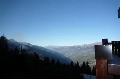 Vue générale sur la montagne ou vue sur la montagne depuis l'appartement
