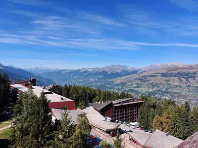 Vue générale sur la montagne ou vue sur la montagne depuis l'appartement
