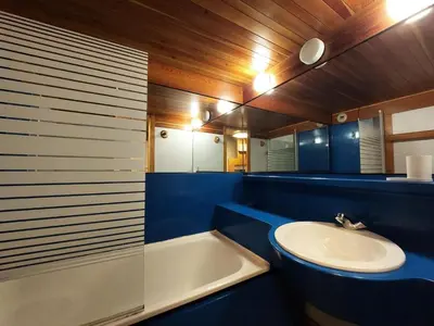 Salle de bains dans l'établissement Résidence Mirantin 2 - Duplex pour 4 personnes proche des pistes et des commerces - Résidence calme dans le village de Charmettogerà Arc 1800 MAE-1980