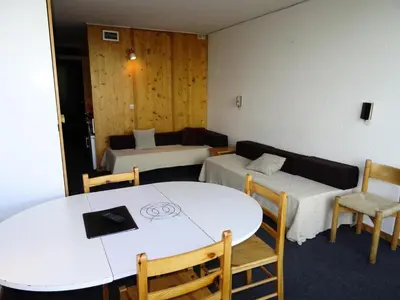 Coin salon dans l'établissement Résidence Bellecote - Appartement 2 pièces 5 personnes au centre de la station d'Arc 1800, pied des pistes et proche des commerces dans le village du MAE-2067