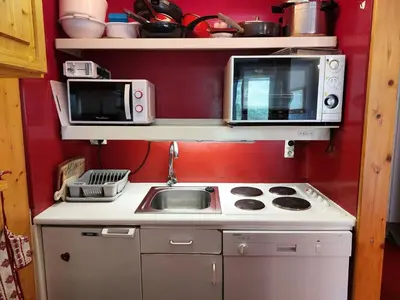 Cuisine ou kitchenette dans l'établissement Résidence Tournavelles - Bel appartement 2 pièces 5 personnes au pied des pistes et des commerces, proche de l'ESF et de la garderie dans le village des MAE-2068