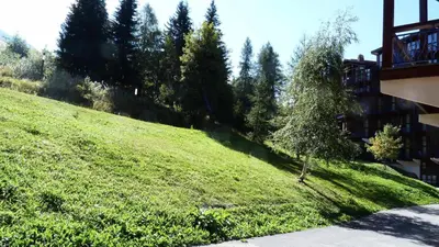Jardin de l'établissement Résidence Aiguille Grive Bat Ii - Appartement 2 pièces en duplex pour 5 personnes proche des pistes dans le village de Charmettoger à Arc 1800 MAE-2089