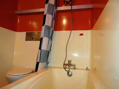 Salle de bains dans l'établissement Résidence Belles Challes - Studio 4 personnes à Arc 1800 skis aux pieds et proche des commerces dans le village du Charvet MAE-2092