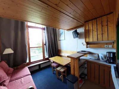 Cuisine ou kitchenette dans l'établissement Résidence Archeboc - Studio 4 personnes à Arc 1800 proche des pistes dans le village de Charmettoger MAE-2130