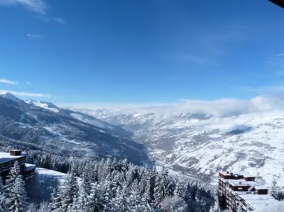 Vue générale sur la montagne ou vue sur la montagne depuis l'appartement