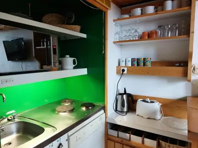 Cuisine ou kitchenette dans l'établissement Résidence Mirantin 2 - Duplex pour 5 personnes proche des pistes et des commerces - Résidence calme dans le village de Charmettoger à Arc 1800 MAE-2195