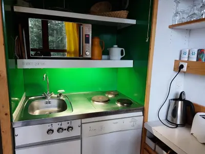 Cuisine ou kitchenette dans l'établissement Résidence Mirantin 2 - Duplex pour 5 personnes proche des pistes et des commerces - Résidence calme dans le village de Charmettoger à Arc 1800 MAE-2195