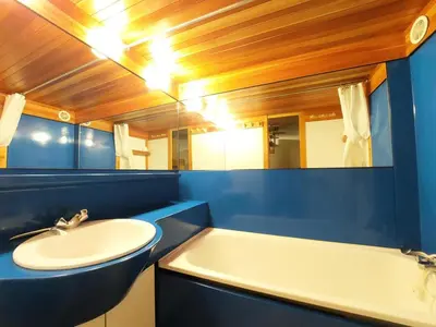Salle de bains dans l'établissement Résidence Mirantin 2 - Duplex pour 5 personnes proche des pistes et des commerces - Résidence calme dans le village de Charmettoger à Arc 1800 MAE-2195