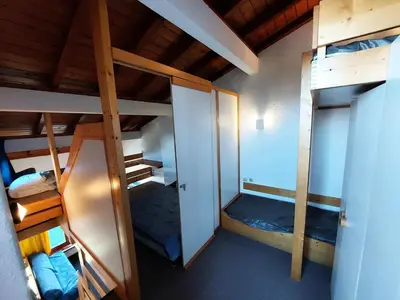 Un ou plusieurs lits superposés dans un hébergement de l'établissement Résidence Archeboc - Agréable Duplex 6 personnes, situé au dernier étage, avec très jolie vue sur la vallée, les montagnes et le Mont-Blanc. MAE-6554
