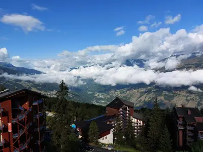Vue générale sur la montagne ou vue sur la montagne depuis l'appartement