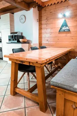 Cuisine ou kitchenette dans l'établissement Résidence Roselend - Grand 4 pièces offrant de belles surfaces situé dans une résidence au village du chantel ,proche des pistes et avec piscine MAE-9204